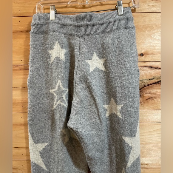 Altar’d State Fuzzy Star Joggers in XS Grey and White - Picture 5 of 6